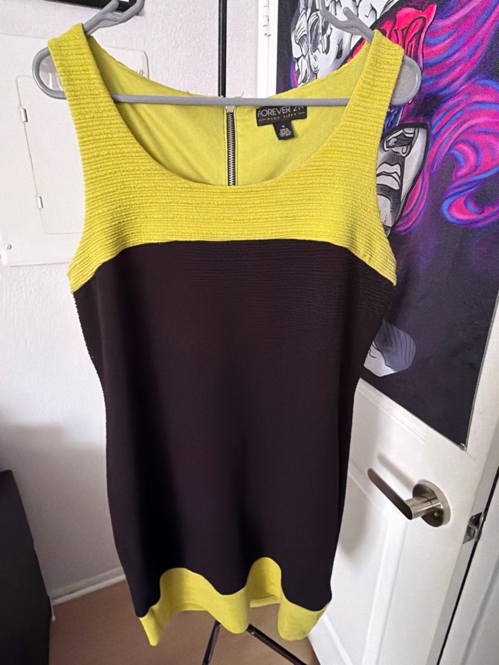 Forever 21 Black and Yellow Sleeveless Colorblock Shift Dress
